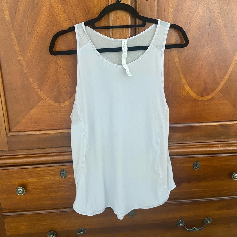 White lululemon tank top